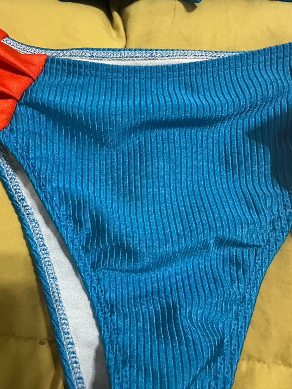 Bikinis T 2 Medium - Picture 6 of 9